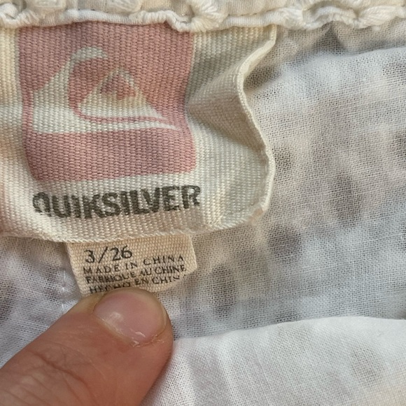 Quicksilver appliqué white shorts - Picture 4 of 4